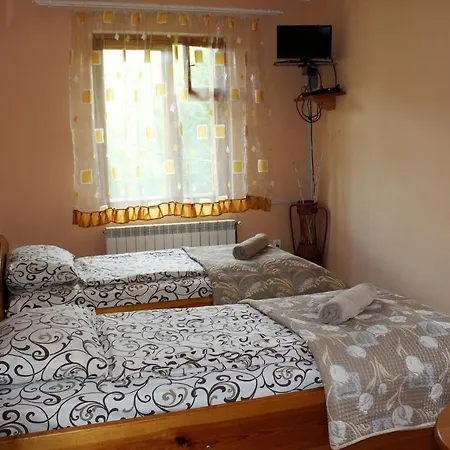 Три Брати Guest house *